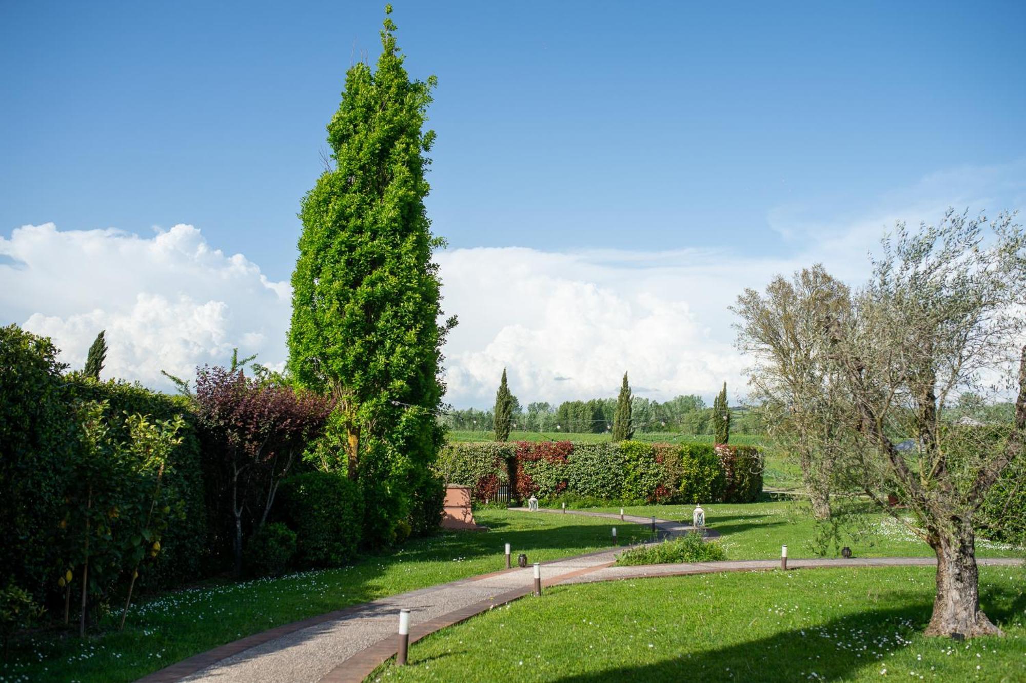 Le Colombaie Country Resort Ponsacco Buitenkant foto