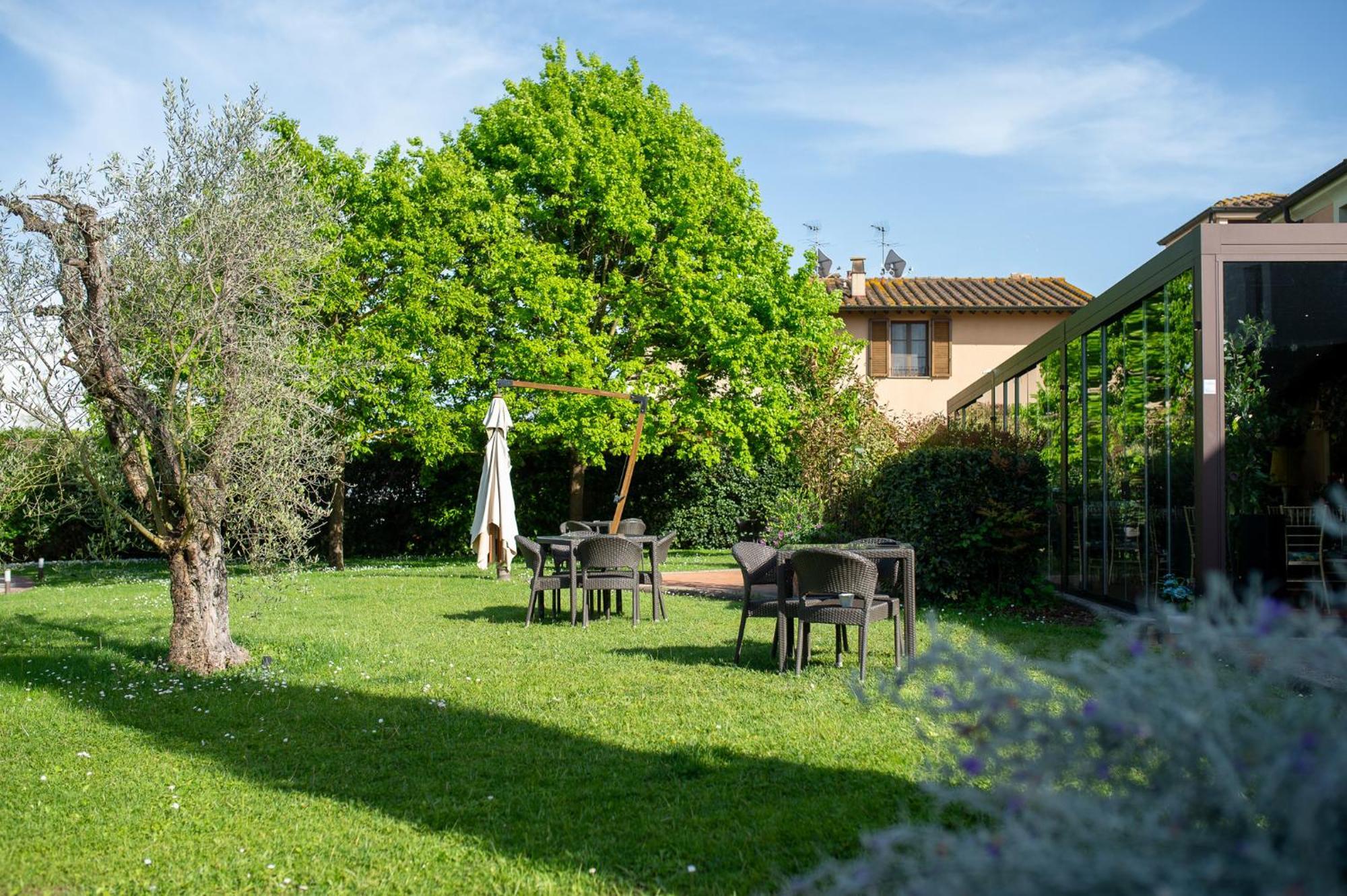 Le Colombaie Country Resort Ponsacco Buitenkant foto